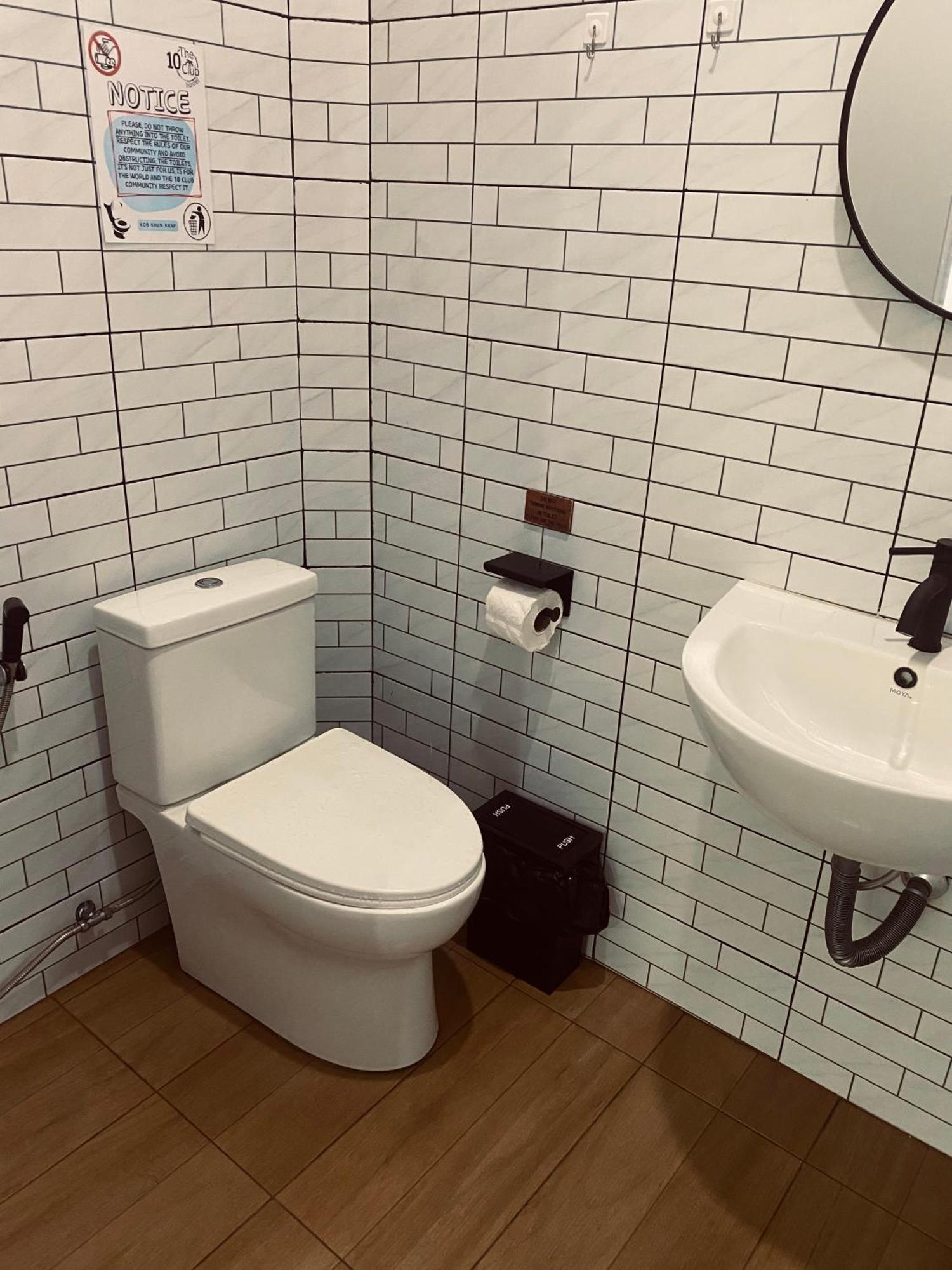 The 10 Club Hostel Тонгсала Екстериор снимка