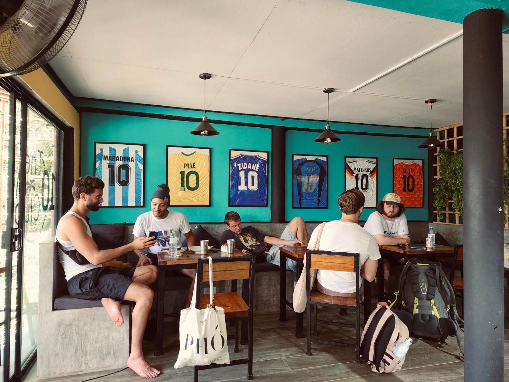 The 10 Club Hostel Тонгсала Екстериор снимка
